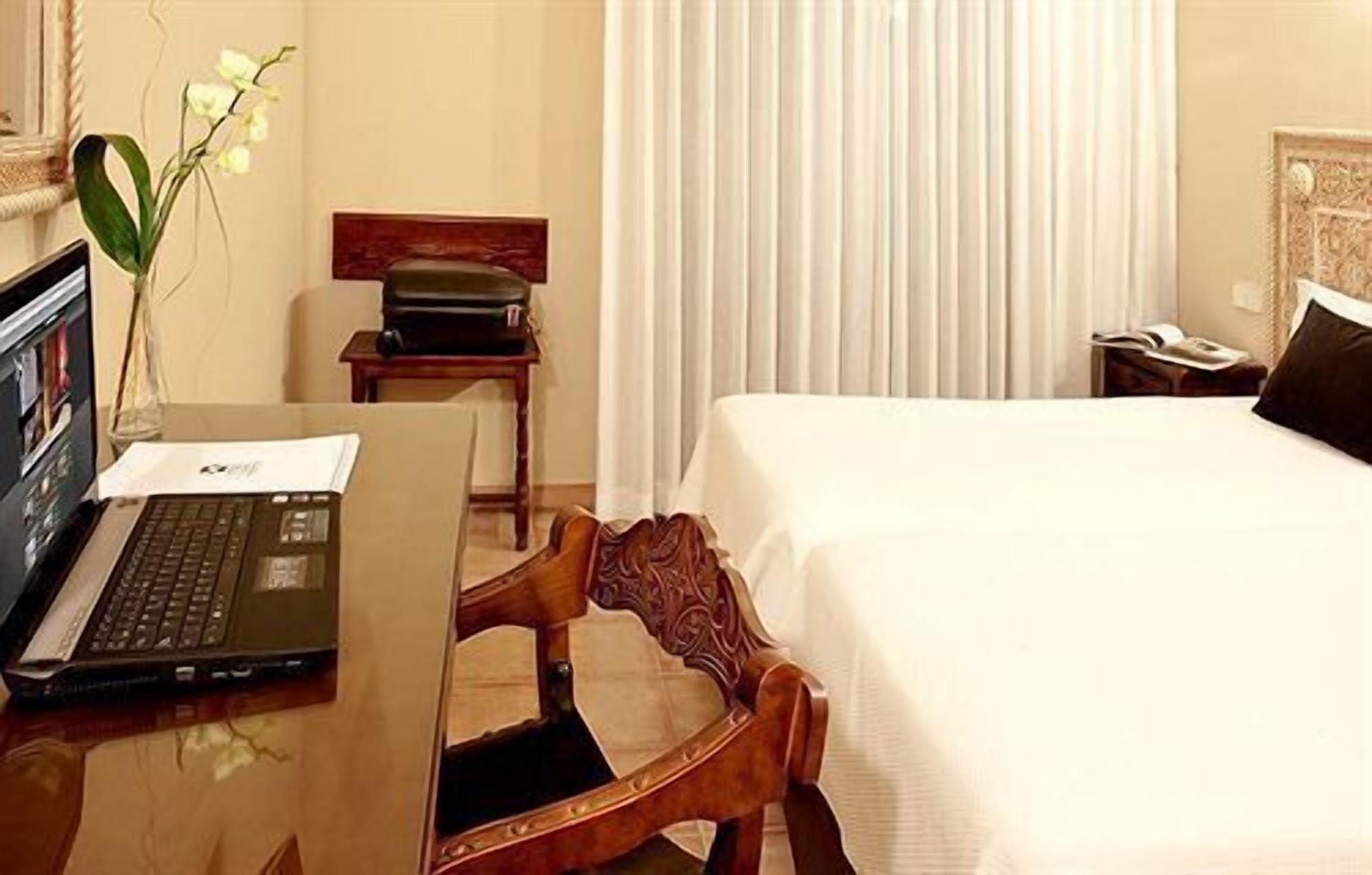 ปรินเซซา กาเลียนา Hotel โตเลโด ภายนอก รูปภาพ