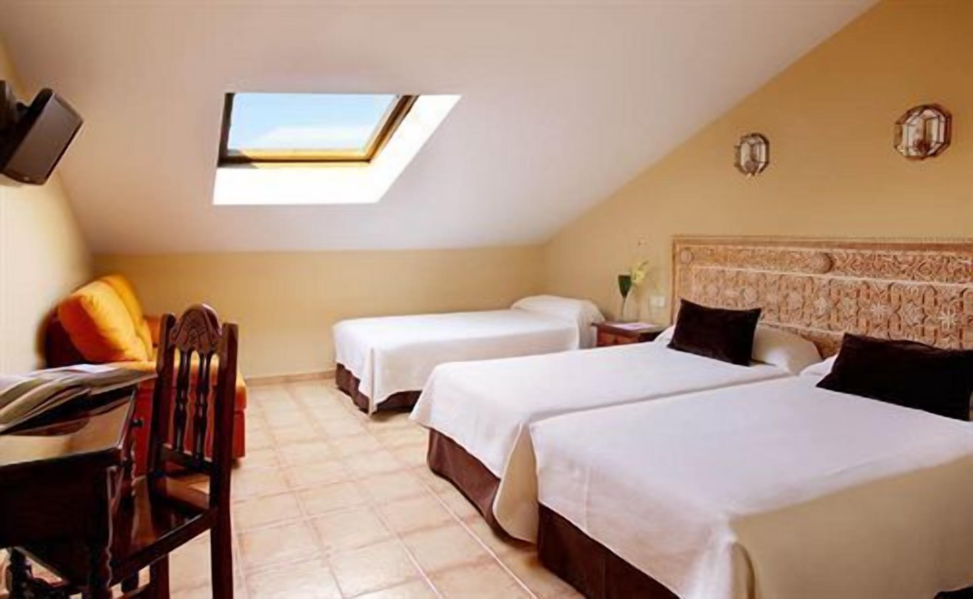 ปรินเซซา กาเลียนา Hotel โตเลโด ภายนอก รูปภาพ